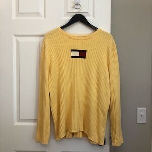 Tommy Hilfiger 2000s Cotton Ribbed Logo Lightweight Sweater in Yellow Large